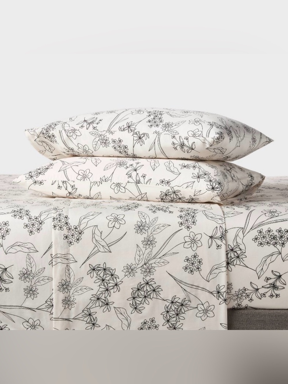 Twin/Twin XL Room Essentials White Sheet Set with Black Floral Bed Sheets